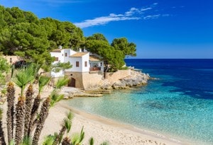 Beach houses - 1 Apartments & Holiday Homes